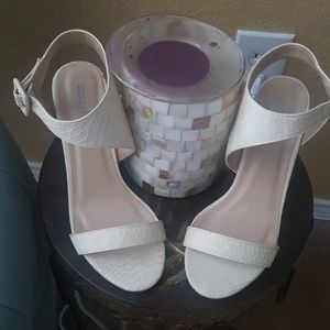 Cream color sandals, size 7